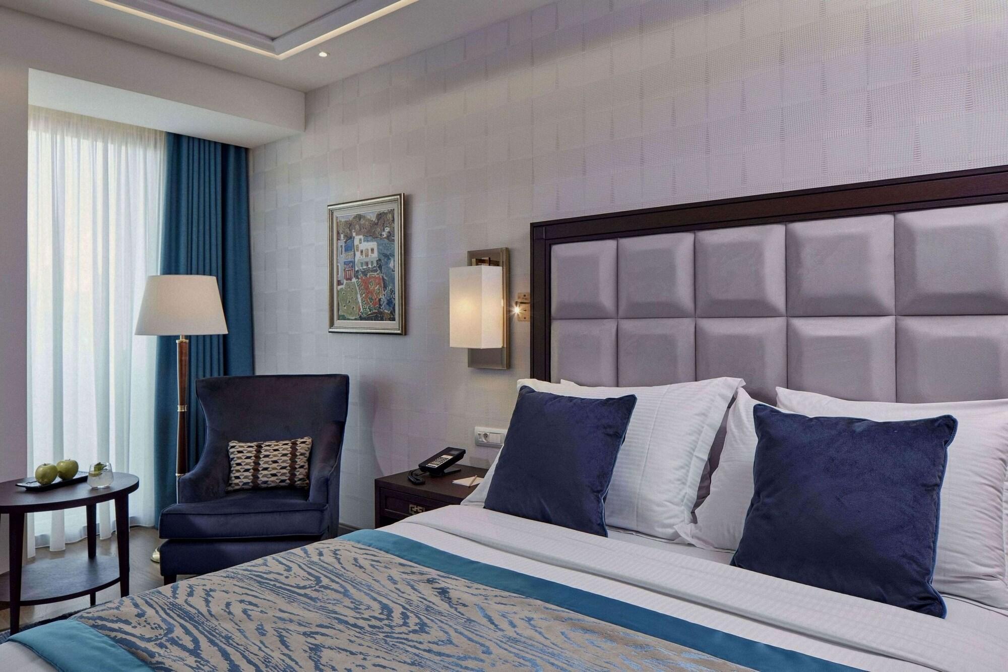 Electra Metropolis Hotel Athens Exterior photo Deluxe Room